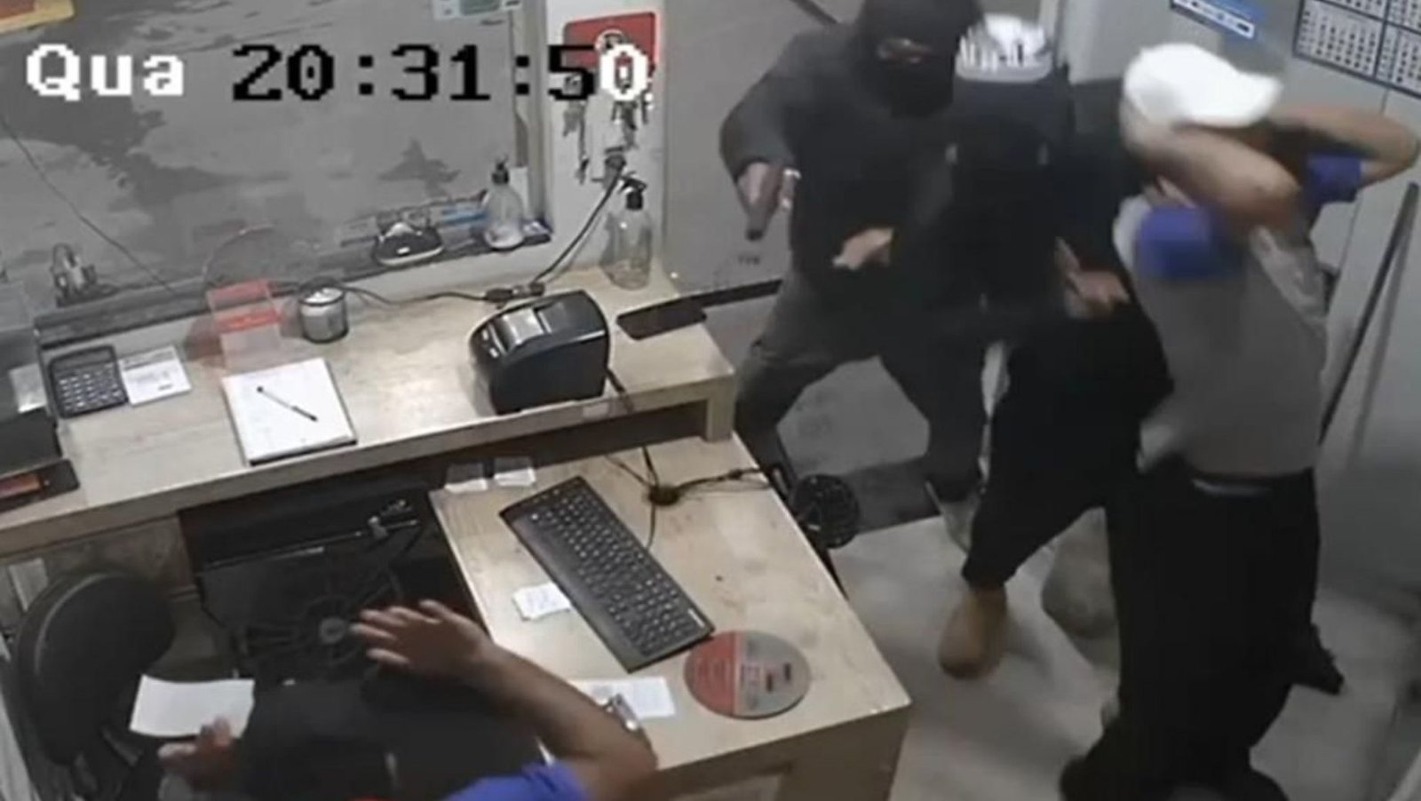 Posto no bairro Enéas foi assaltado à mão armada na noite desta quarta-feira (8)