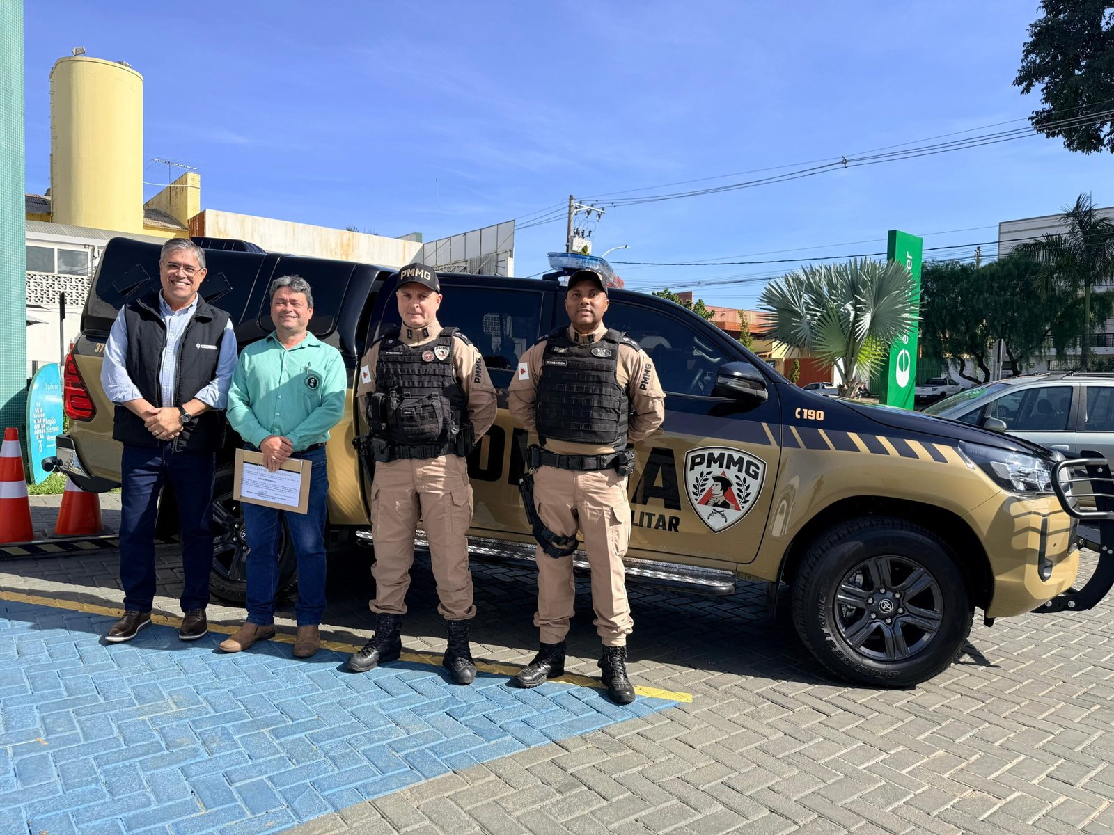 Conselho Rural, Expocacer e Polícia Militar unem forças e entregam nova viatura para o Patrulhamento Rural